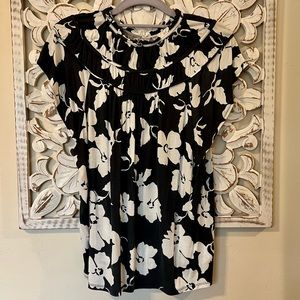 Loft Outlet Gray & White Floral Top with Neckline Detailing and Flutter Sleeves